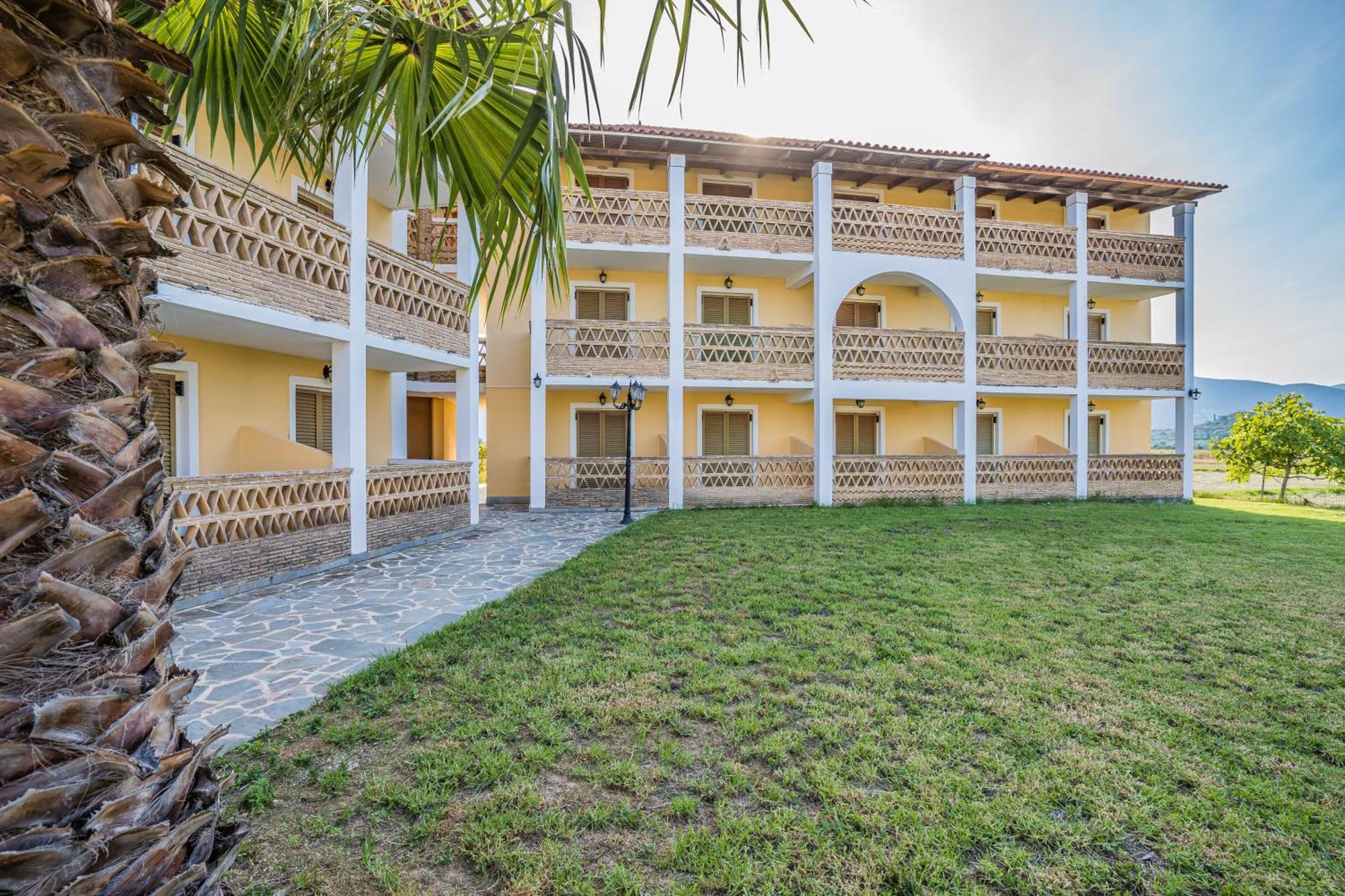 Elpida Hotel Alykanas  Buitenkant foto