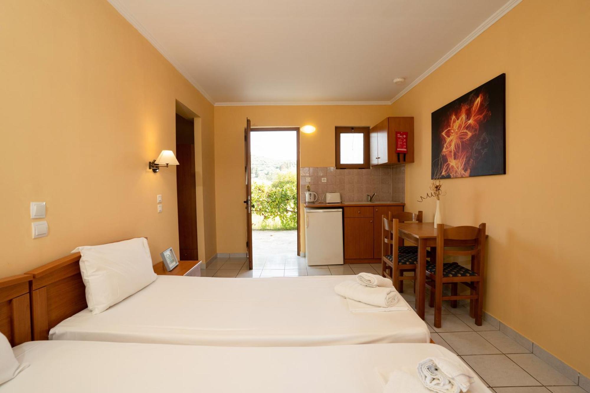 Elpida Hotel Alykanas  Buitenkant foto