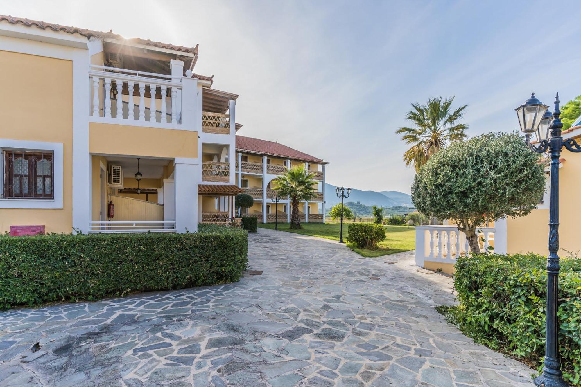 Elpida Hotel Alykanas  Buitenkant foto