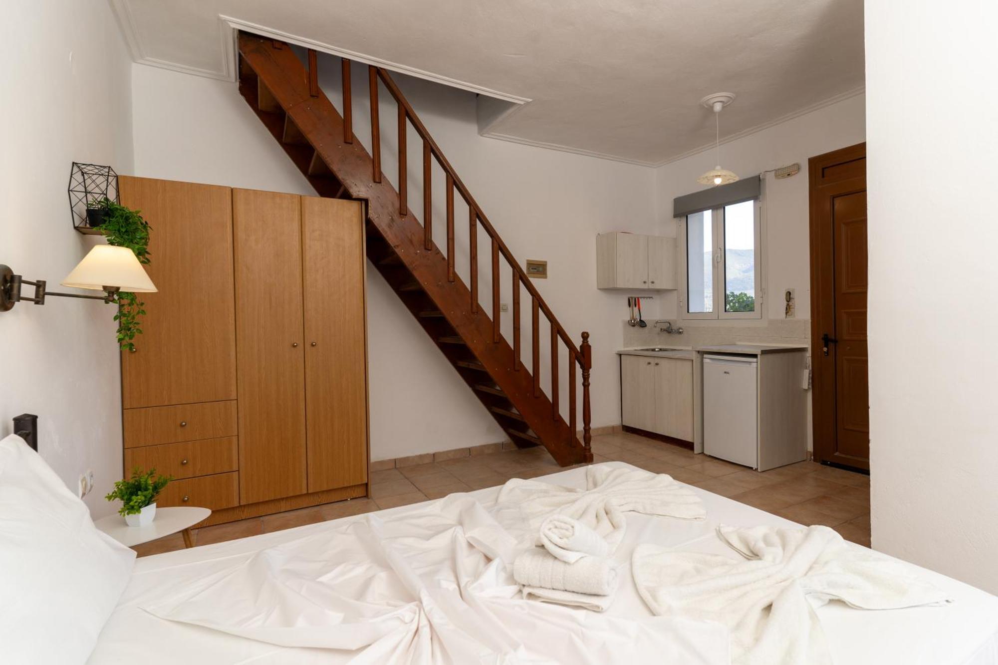 Elpida Hotel Alykanas  Buitenkant foto