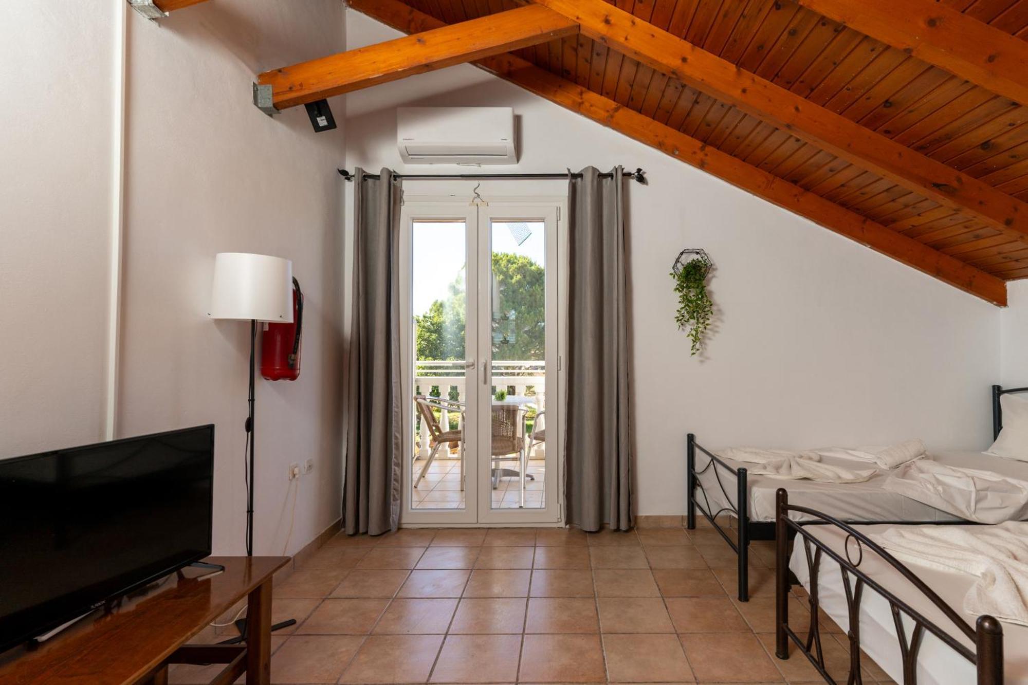 Elpida Hotel Alykanas  Buitenkant foto